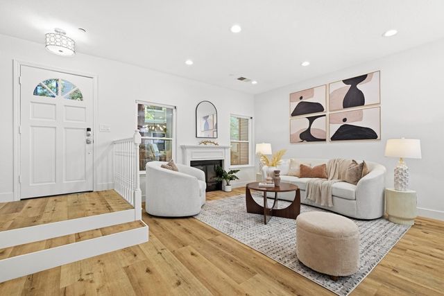 939 La Mesa Terrace C, Sunnyvale, CA 94086