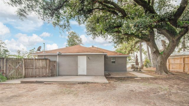 203 Moose Jaw Lane, Houston, TX 77336