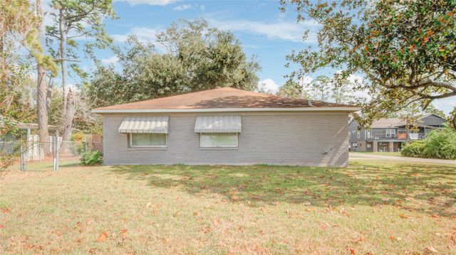 203 Moose Jaw Lane, Houston, TX 77336