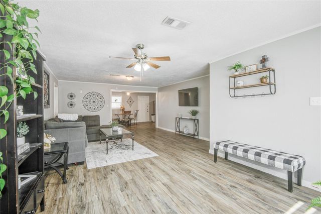 203 Moose Jaw Lane, Houston, TX 77336