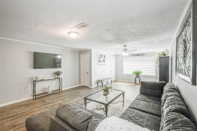 203 Moose Jaw Lane, Houston, TX 77336