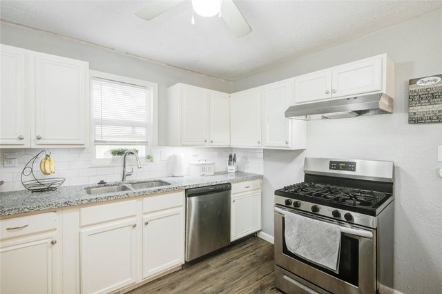 203 Moose Jaw Lane, Houston, TX 77336