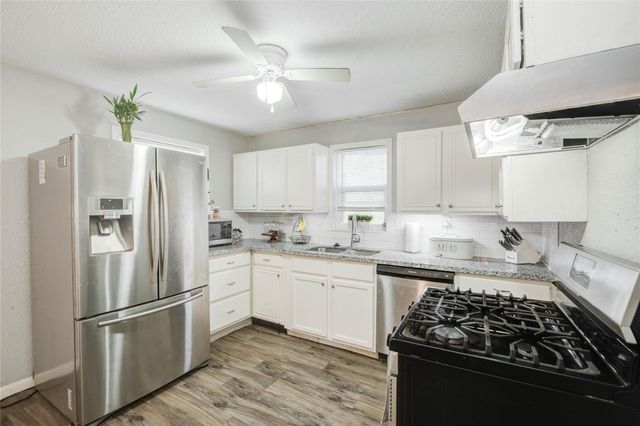 203 Moose Jaw Lane, Houston, TX 77336