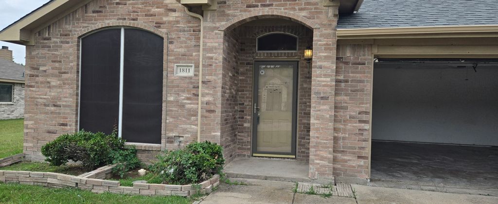 1811 Kings Cross Drive, Lancaster, TX 75134