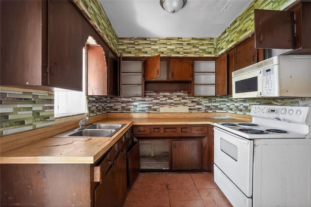 2108 W SAINT ISABEL STREET, Tampa, FL 33607