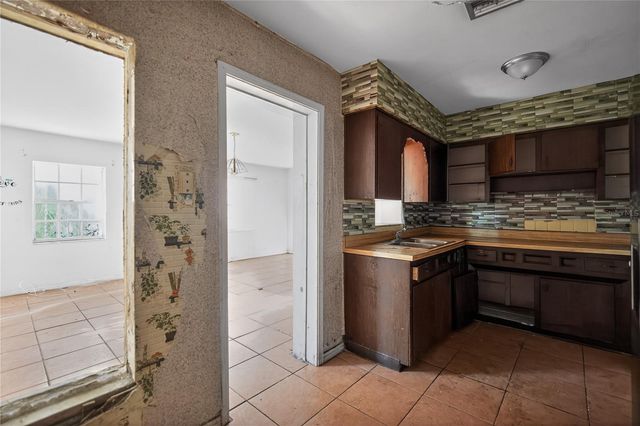 2108 W SAINT ISABEL STREET, Tampa, FL 33607