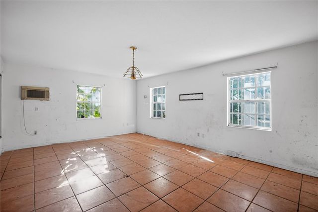 2108 W SAINT ISABEL STREET, Tampa, FL 33607