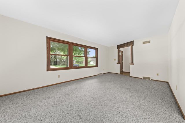 W169N10432 Pheasant RUN, Germantown, WI 53022