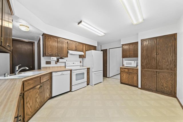 W169N10432 Pheasant RUN, Germantown, WI 53022