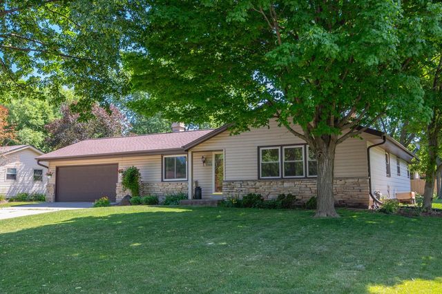 W169N10432 Pheasant RUN, Germantown, WI 53022