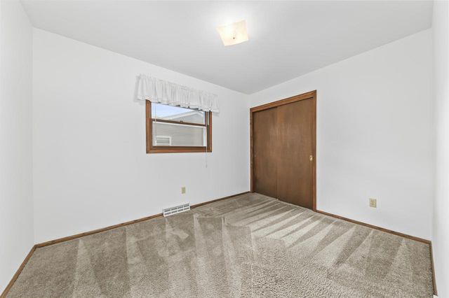 W169N10432 Pheasant RUN, Germantown, WI 53022
