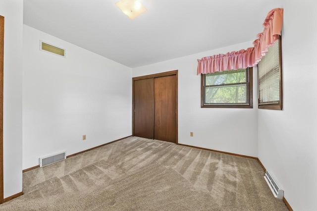 W169N10432 Pheasant RUN, Germantown, WI 53022