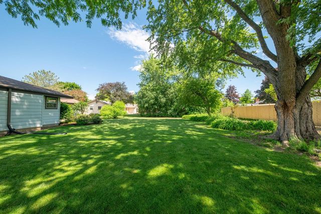 W169N10432 Pheasant RUN, Germantown, WI 53022