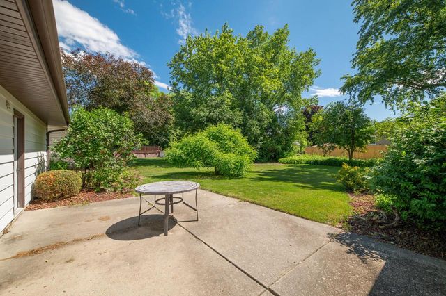 W169N10432 Pheasant RUN, Germantown, WI 53022