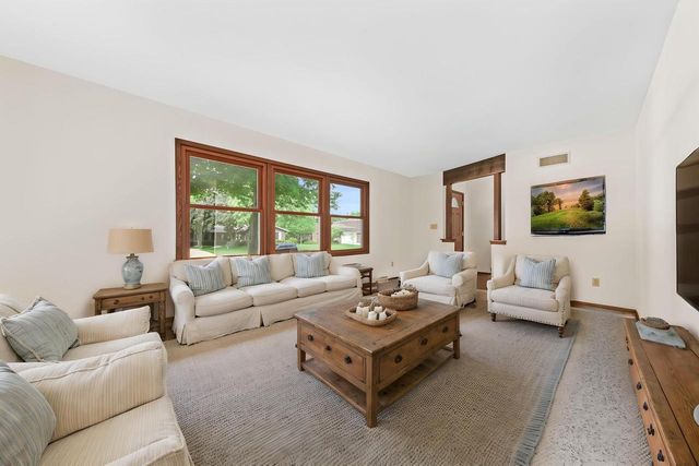 W169N10432 Pheasant RUN, Germantown, WI 53022