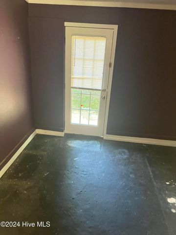 178 Wildcat Pond Road, Hubert, NC 28539