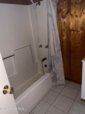 178 Wildcat Pond Road, Hubert, NC 28539