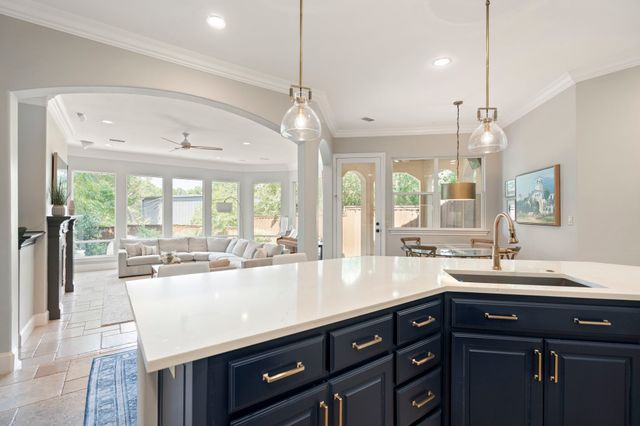 8718 Rexford Drive, Dallas, TX 75209