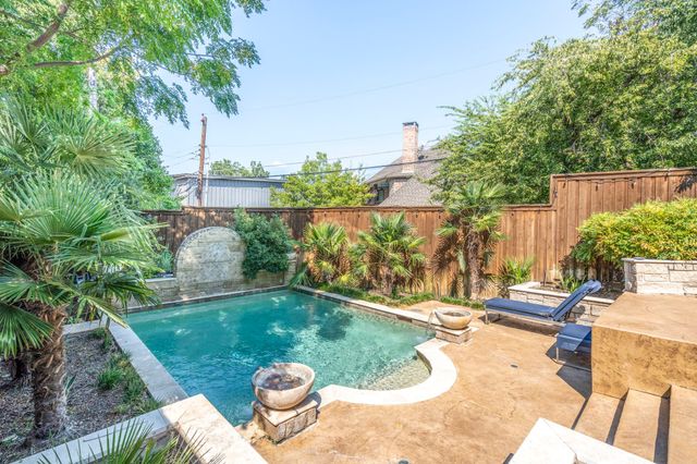 8718 Rexford Drive, Dallas, TX 75209