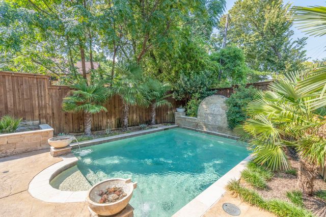 8718 Rexford Drive, Dallas, TX 75209