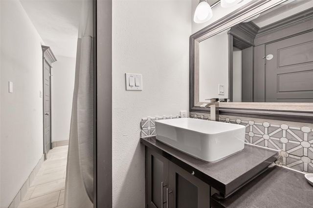 3684 Ocee Street, Houston, TX 77063