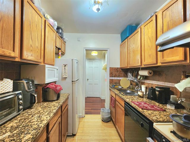 143-07 Sanford Avenue 1K, Flushing, NY 11355