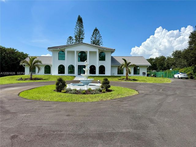15100 S Saxon Circle, Southwest Ranches, FL 33331