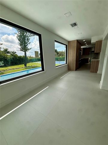 15100 S Saxon Circle, Southwest Ranches, FL 33331