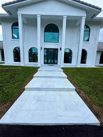 15100 S Saxon Circle, Southwest Ranches, FL 33331