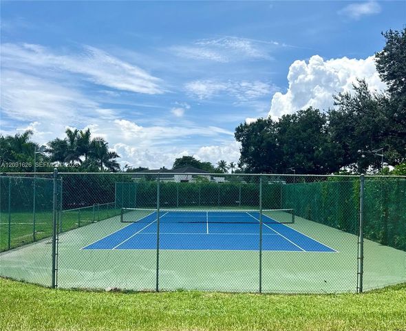 15100 S Saxon Circle, Southwest Ranches, FL 33331