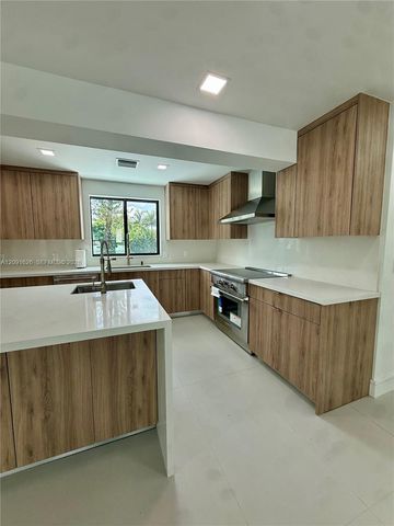 15100 S Saxon Circle, Southwest Ranches, FL 33331