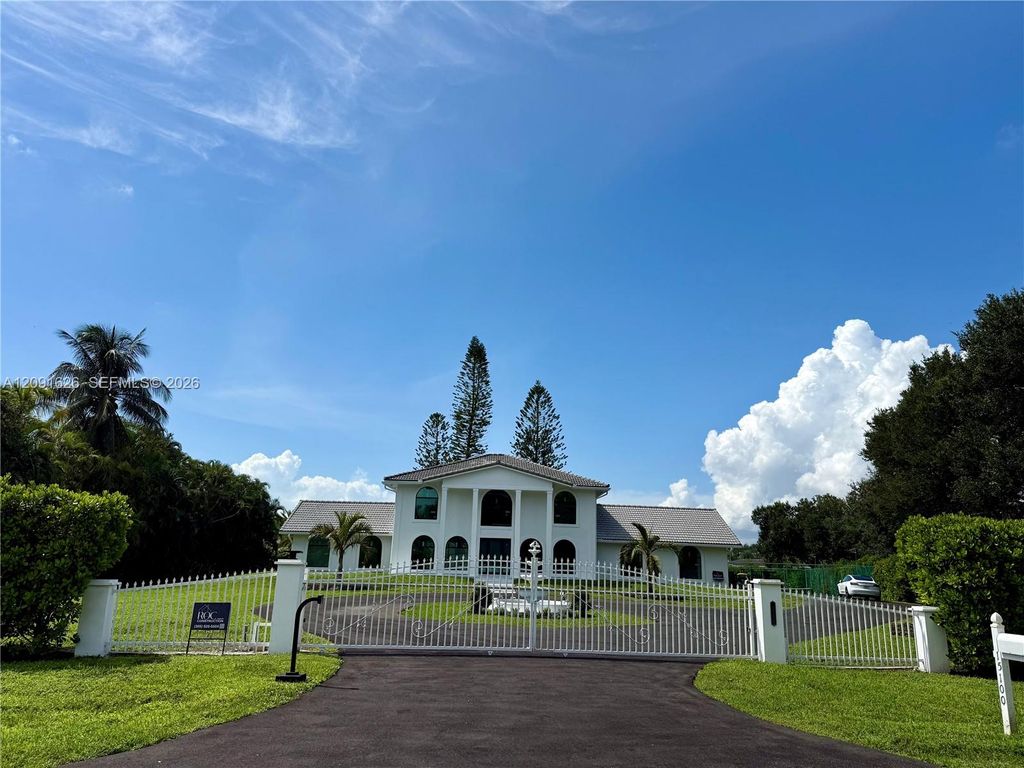 15100 S Saxon Circle, Southwest Ranches, FL 33331