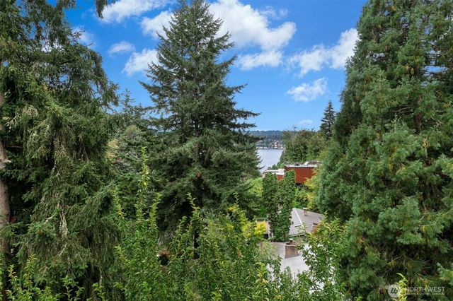 6814 NE 129th Street, Kirkland, WA 98034