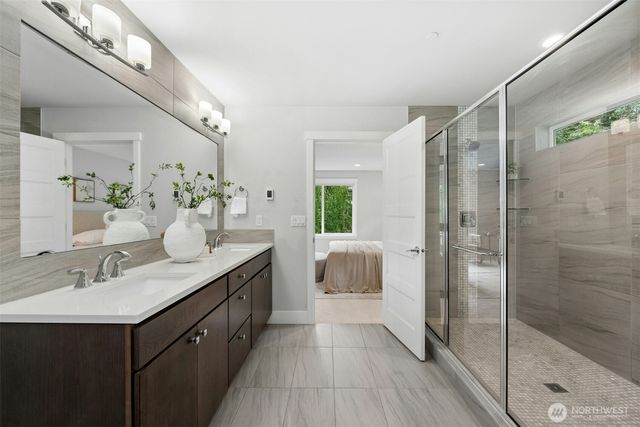 6814 NE 129th Street, Kirkland, WA 98034