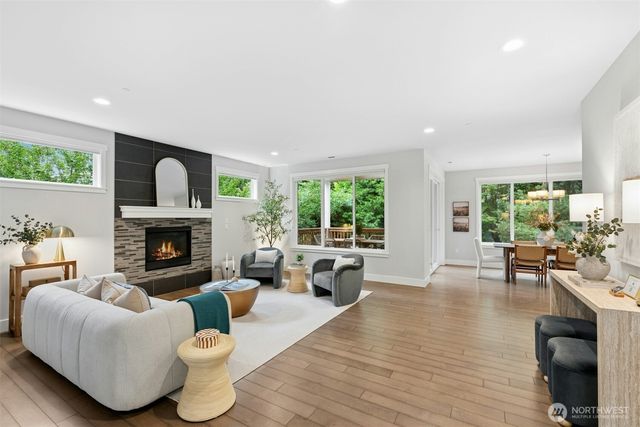 6814 NE 129th Street, Kirkland, WA 98034
