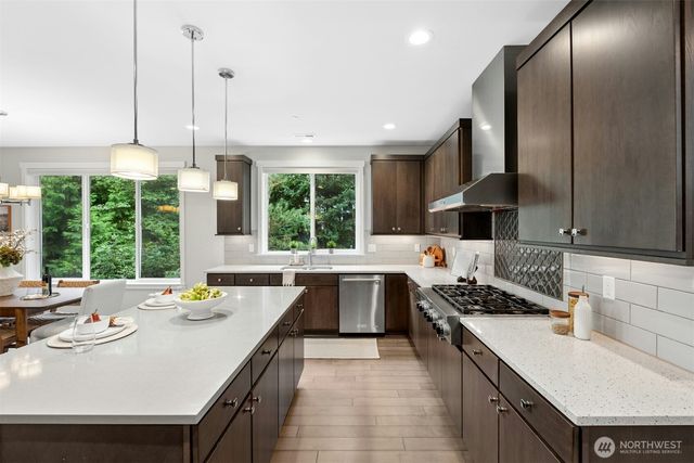 6814 NE 129th Street, Kirkland, WA 98034