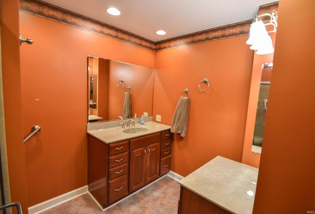 4821 Stringtown Road, Evansville, IN 47711