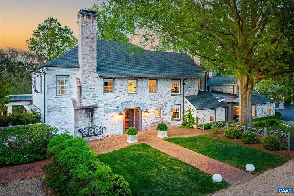 325 FARMINGTON DR, Charlottesville, VA 22901