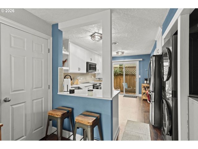 8065 N IVANHOE St 9, Portland, OR 97203