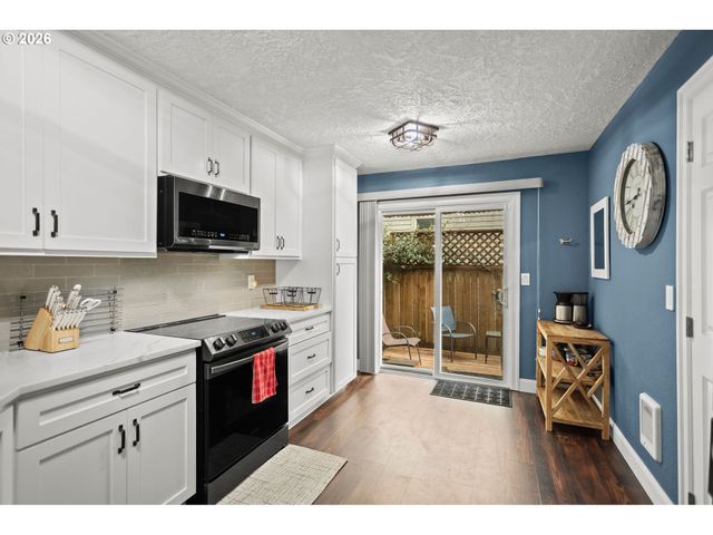 8065 N IVANHOE St 9, Portland, OR 97203