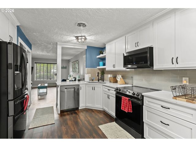 8065 N IVANHOE St 9, Portland, OR 97203