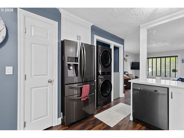 8065 N IVANHOE St 9, Portland, OR 97203