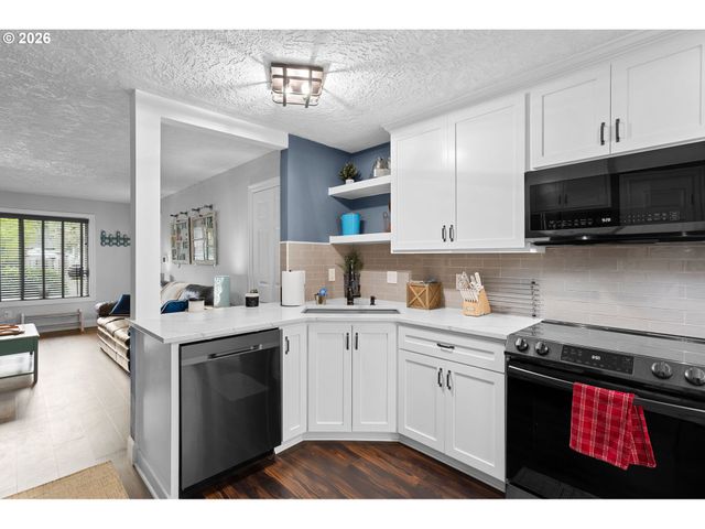 8065 N IVANHOE St 9, Portland, OR 97203