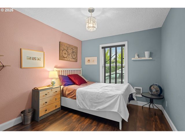 8065 N IVANHOE St 9, Portland, OR 97203