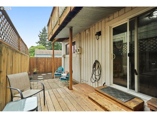 8065 N IVANHOE St 9, Portland, OR 97203