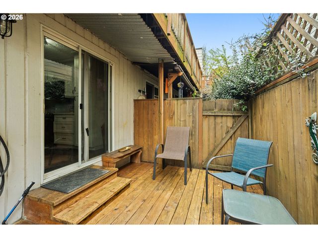 8065 N IVANHOE St 9, Portland, OR 97203