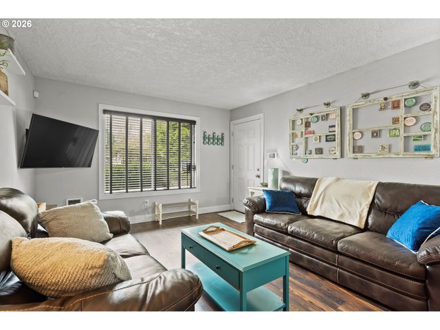 8065 N IVANHOE St 9, Portland, OR 97203