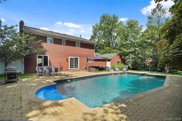 16 Stephens Drive, Tarrytown, NY 10591