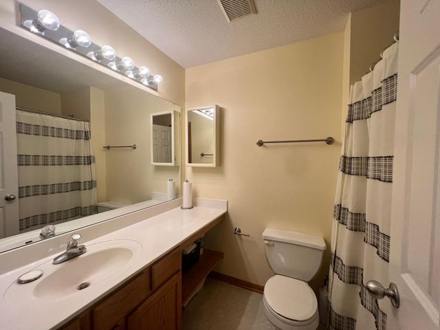 16791 39th Avenue N, Plymouth, MN 55446
