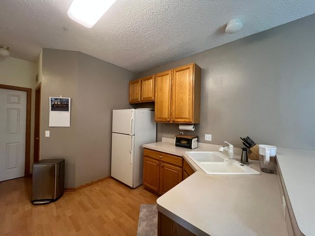 16791 39th Avenue N, Plymouth, MN 55446